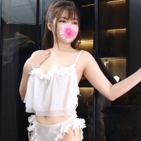 Gia Nhi thân hình đẹp ngoan chiều khách